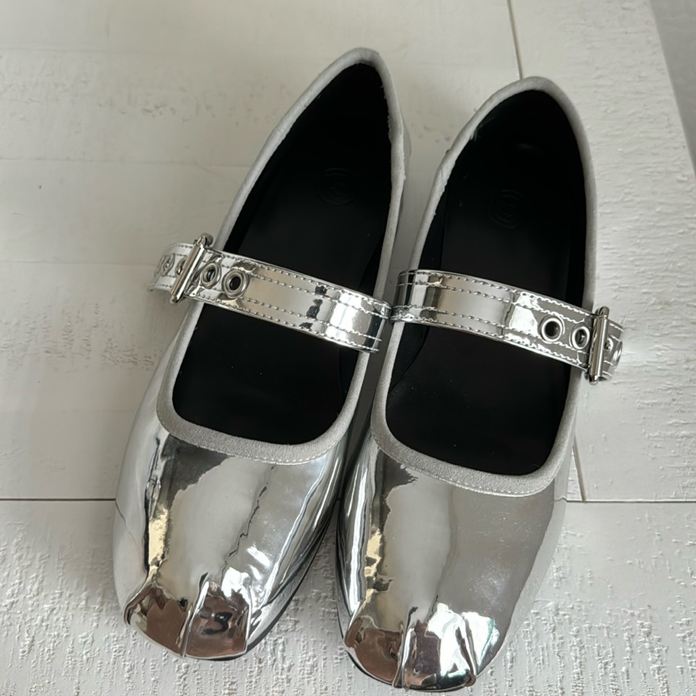 Never worn, chrome ballet flats, urban outfitters, size 6 euro 37